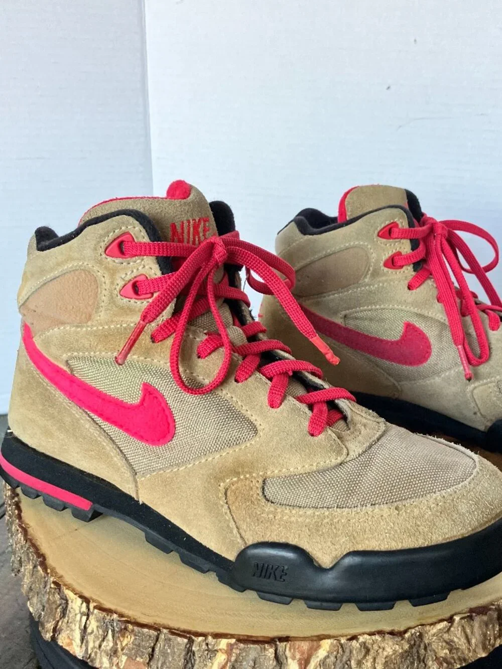 Vintage 90s CALDERA hiking boots size 7.5